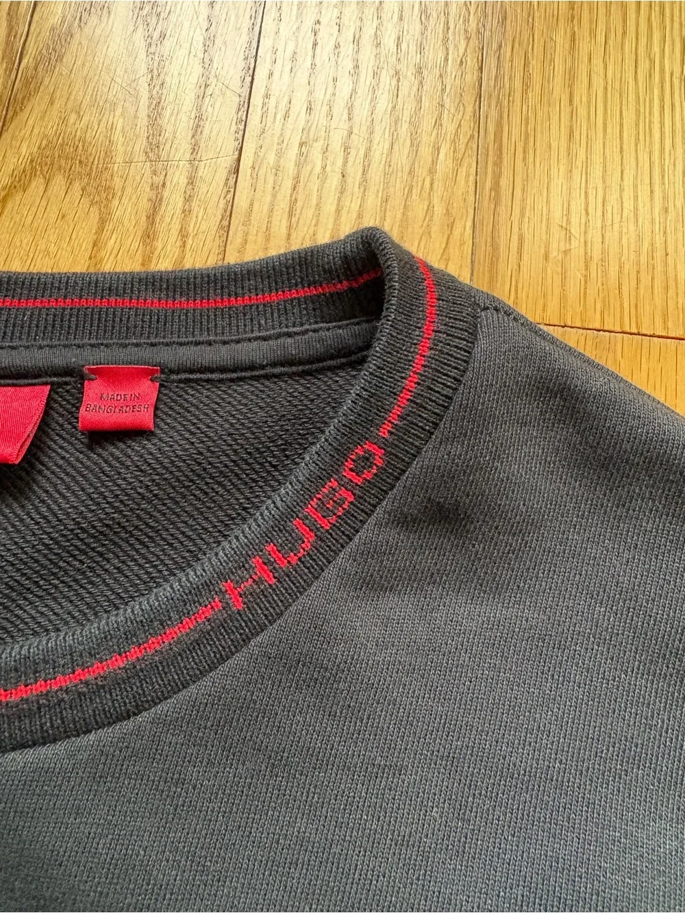 Hugo Boss Men’s Smarlo Crewneck Sweater Large Black Red Solid